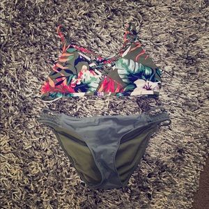 Hollister bathing suit set
